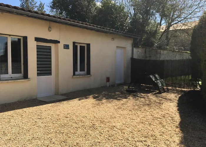 Le Cheval Noir Сasa de vacaciones Rouillac (Charente)